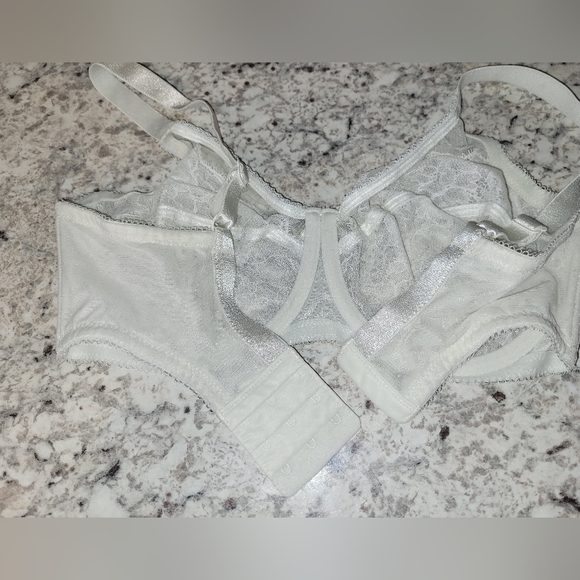 Wacoal Retro Chic Underwire White Lace Bra 34D, Semi Sheer, Lacey - Picture 6 of 8